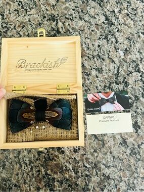 Brackish “Dawho” Pheasant Feather Bow Tie in Dark Green and Brown